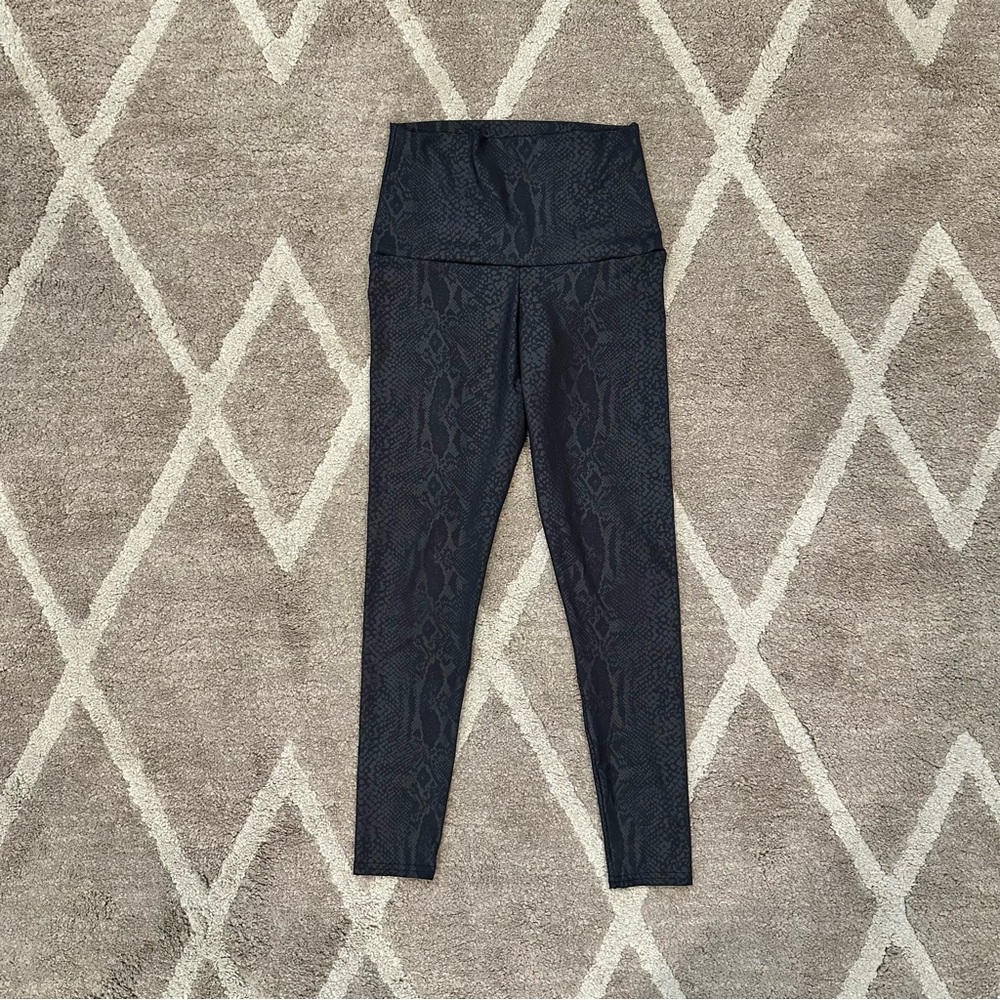 EUC Emily Hsu Designs Leggings Snakeskin Print Size Medium